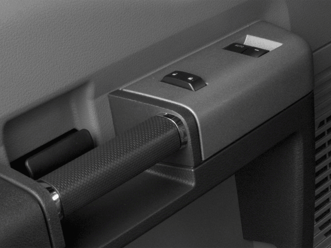 2016 Ford Super Duty F-350 DRW 4WD SuperCab 158" XLT - Interior Driver's Door, Interior Controls Feature