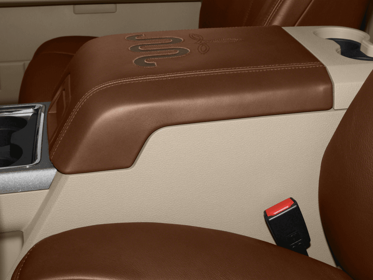 2016 Ford Super Duty F-350 DRW 2WD Crew Cab 172" King Ranch - Interior Center Storage Console