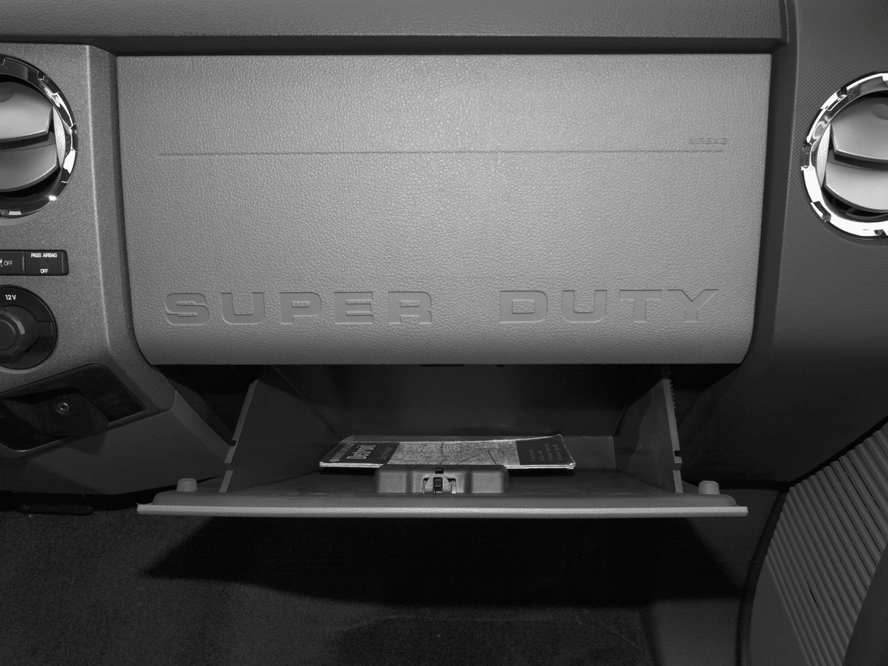 2016 Ford Super Duty F-350 SRW 2WD Reg Cab 137" XL - Interior Glove Box