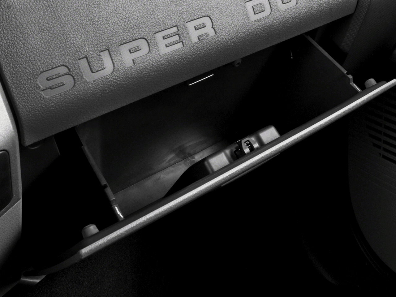2016 Ford Super Duty F-250 SRW 2WD Reg Cab 137" XL - Interior Glove Box