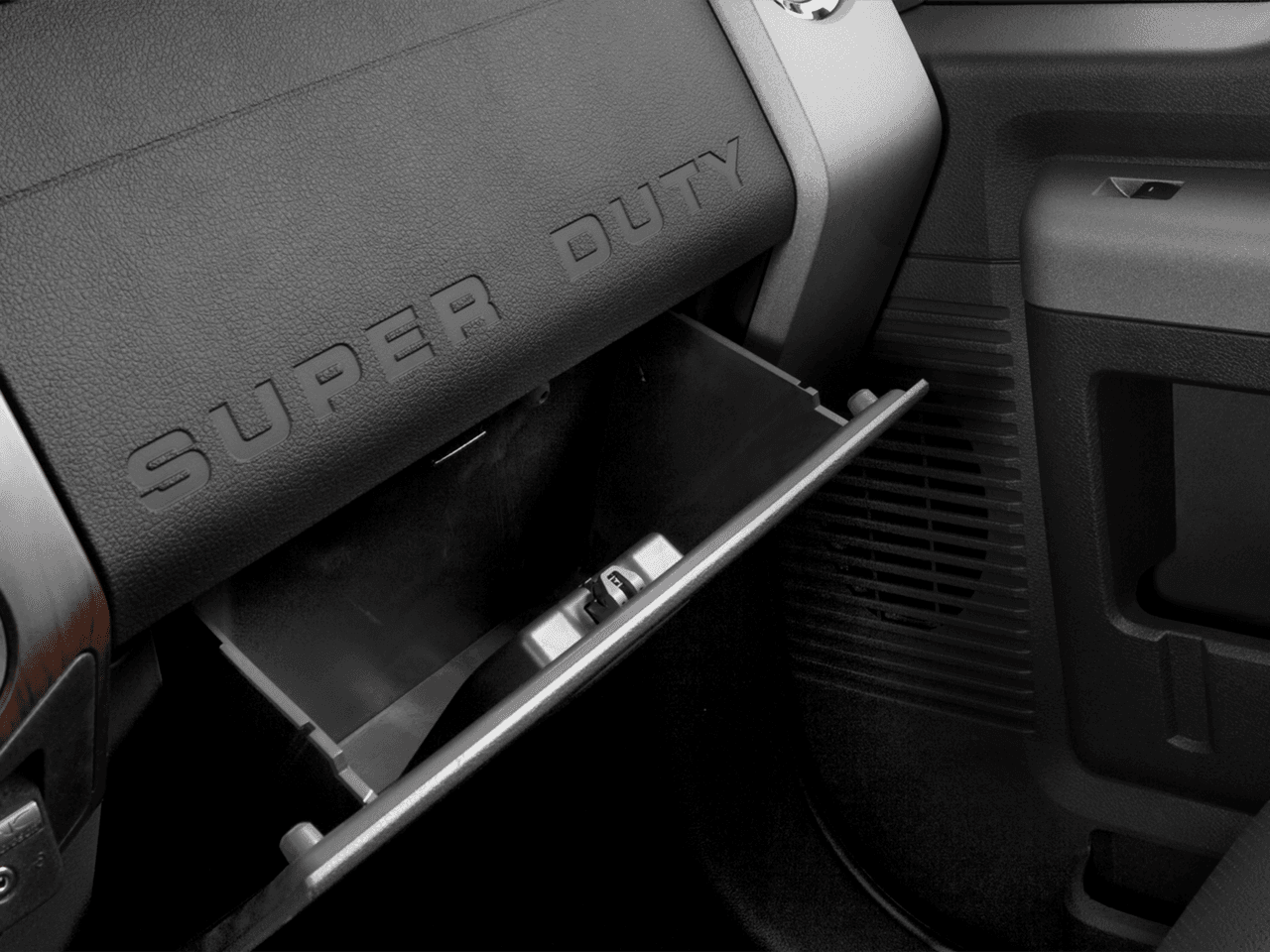 2016 Ford Super Duty F-250 SRW 4WD Crew Cab 156" XL - Interior Glove Box