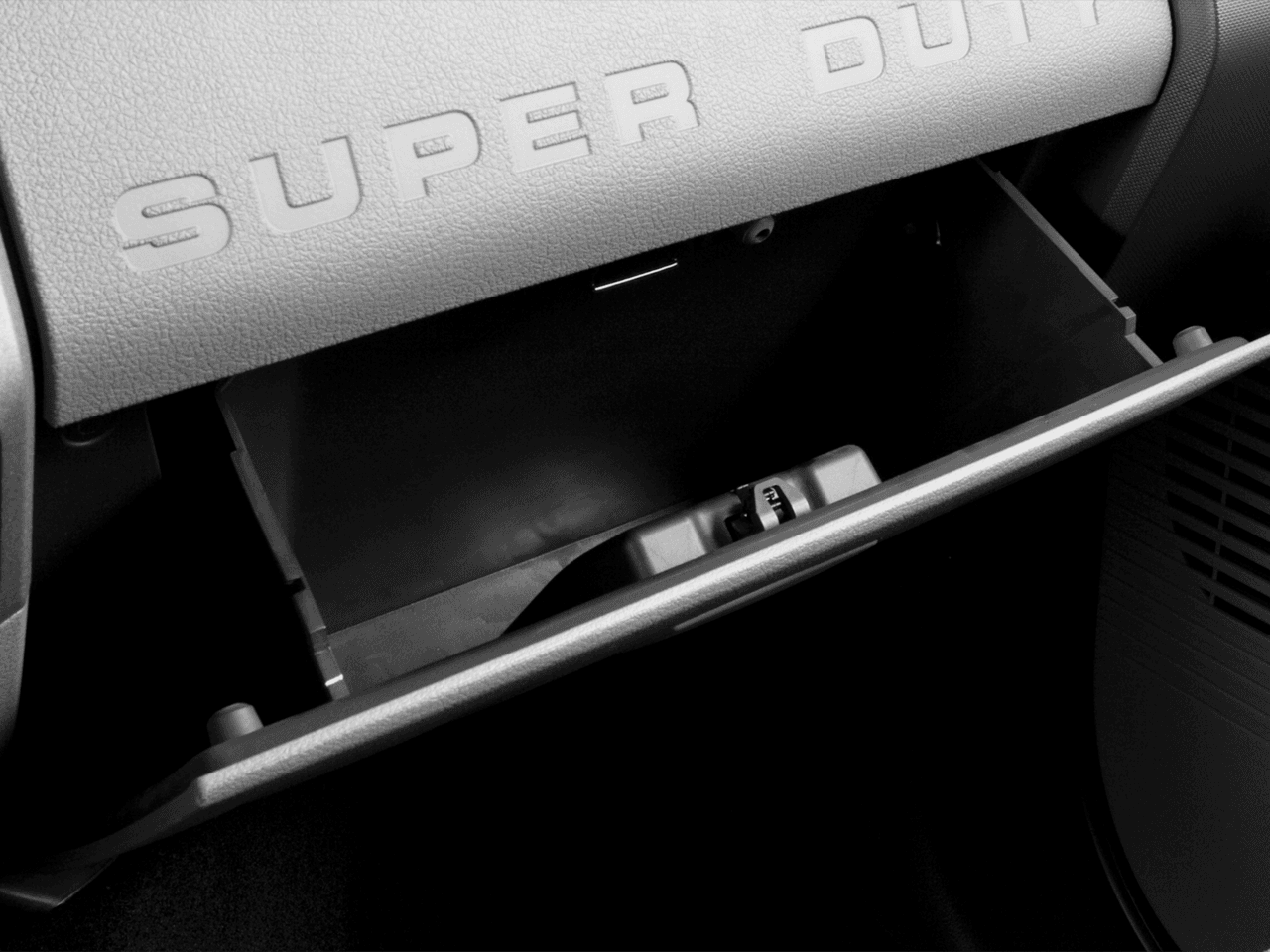 2016 Ford Super Duty F-250 SRW 2WD SuperCab 158" XLT - Interior Glove Box