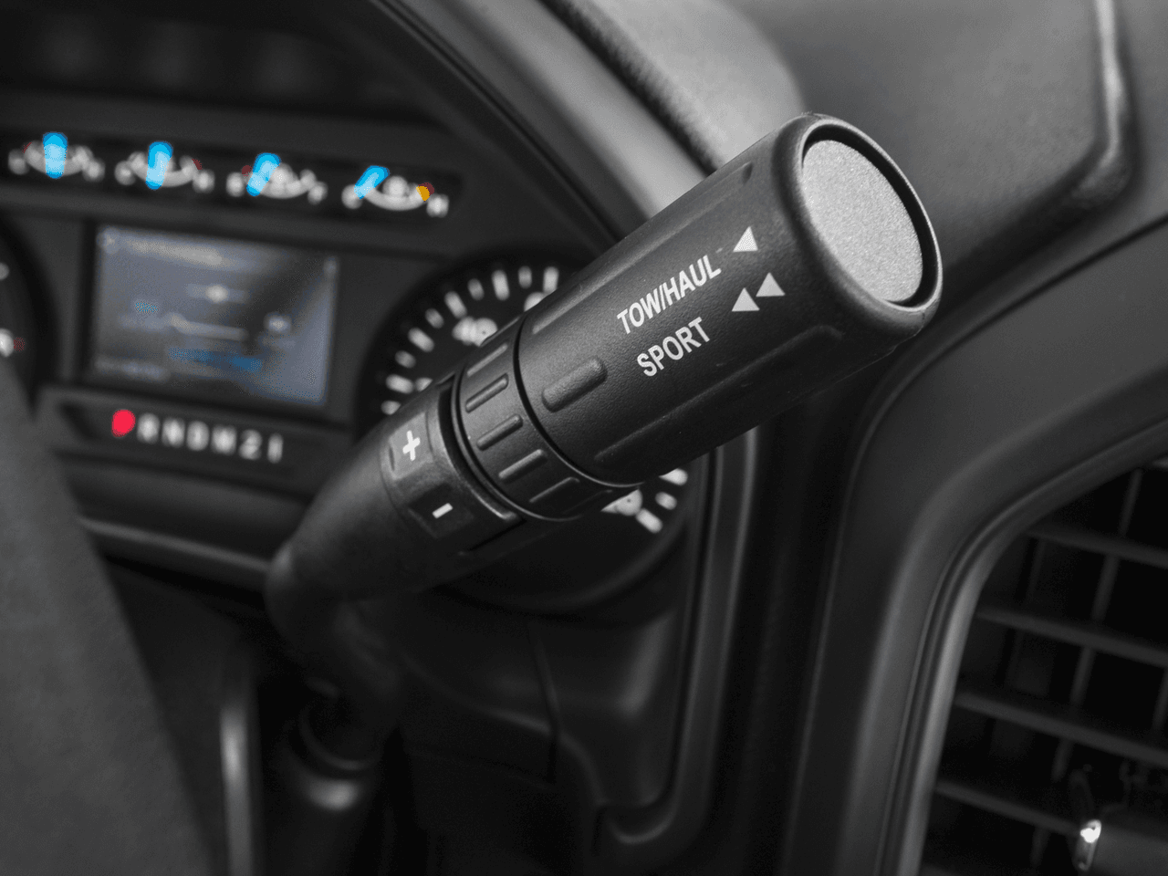 2016 Ford F-150 2WD SuperCrew 145" XL - Interior Gear Shift Feature