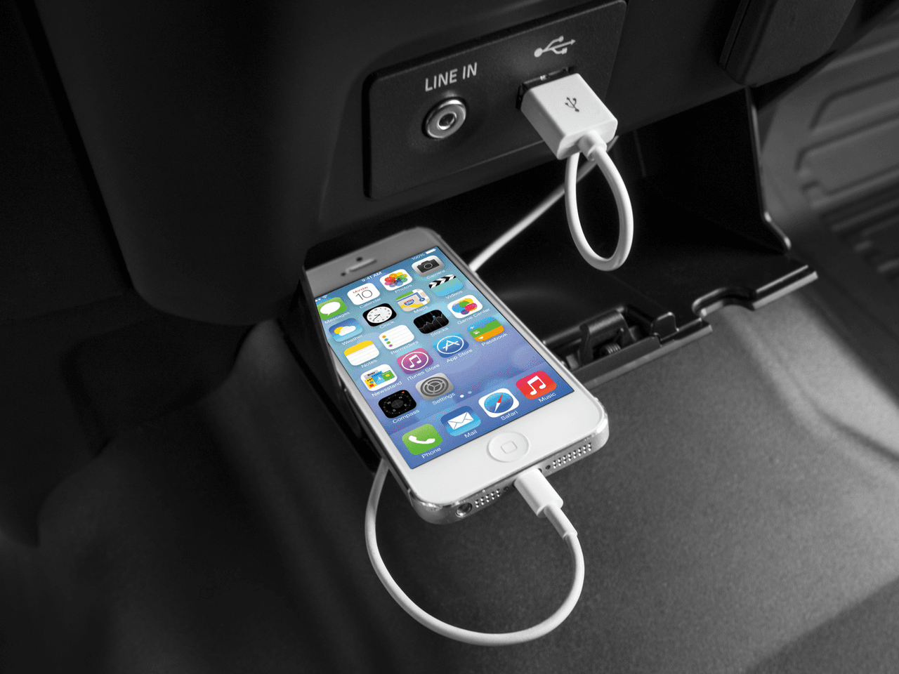 2016 Ford F-150 2WD SuperCrew 145" XL - Interior iPod/MP3 Dock with Player