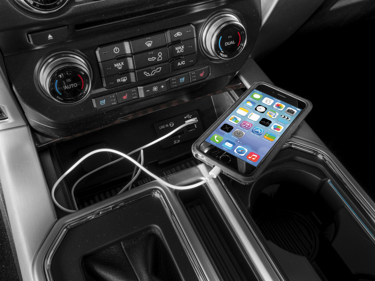 2016 Ford F-150 2WD SuperCrew 145" Platinum - Interior iPod/MP3 Dock with Player