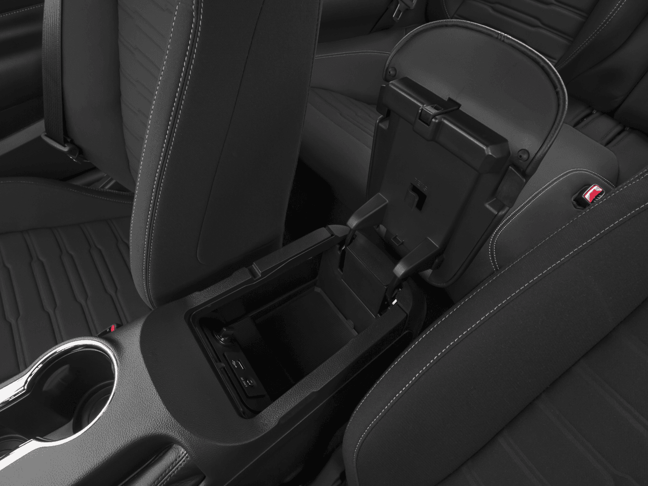 2017 Ford Mustang EcoBoost Fastback - Interior Center Storage Console