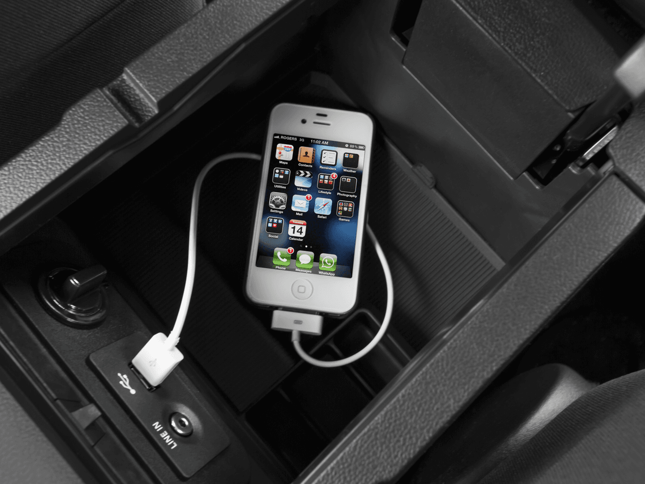 2017 Ford Mustang EcoBoost Premium Fastback - Interior iPod/MP3 Dock with Player