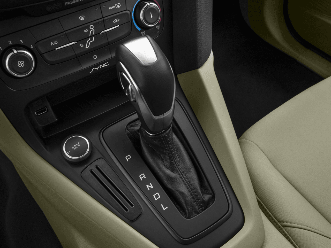 2017 Ford Focus SEL Sedan - Interior Gear Shift Feature