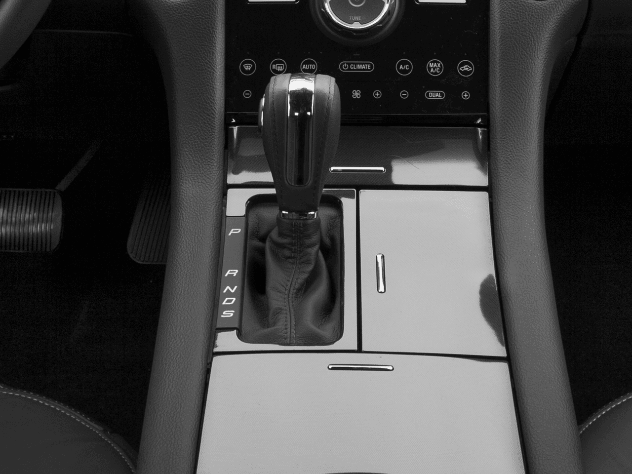 2017 Ford Taurus Limited AWD - Interior Gear Shift Feature