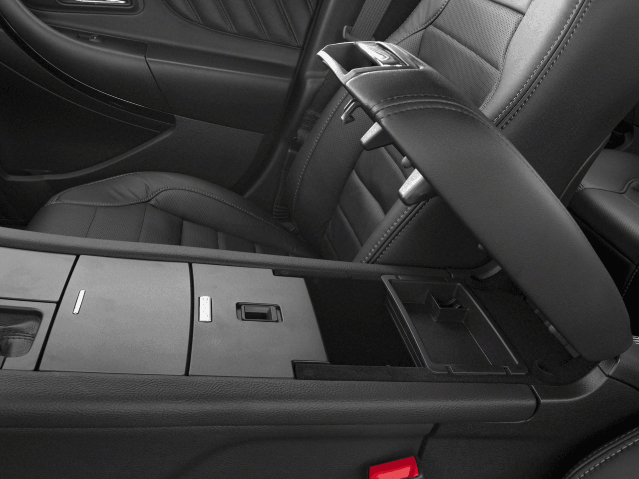 2017 Ford Taurus SHO AWD - Interior Center Storage Console