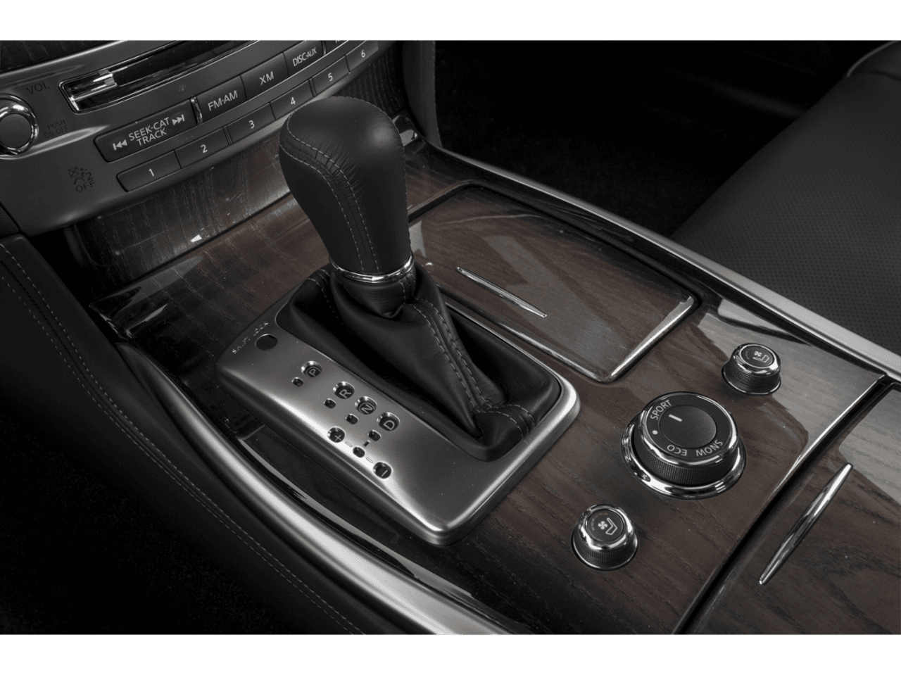 2018 INFINITI Q70 5.6 LUXE - Interior Gear Shift Feature