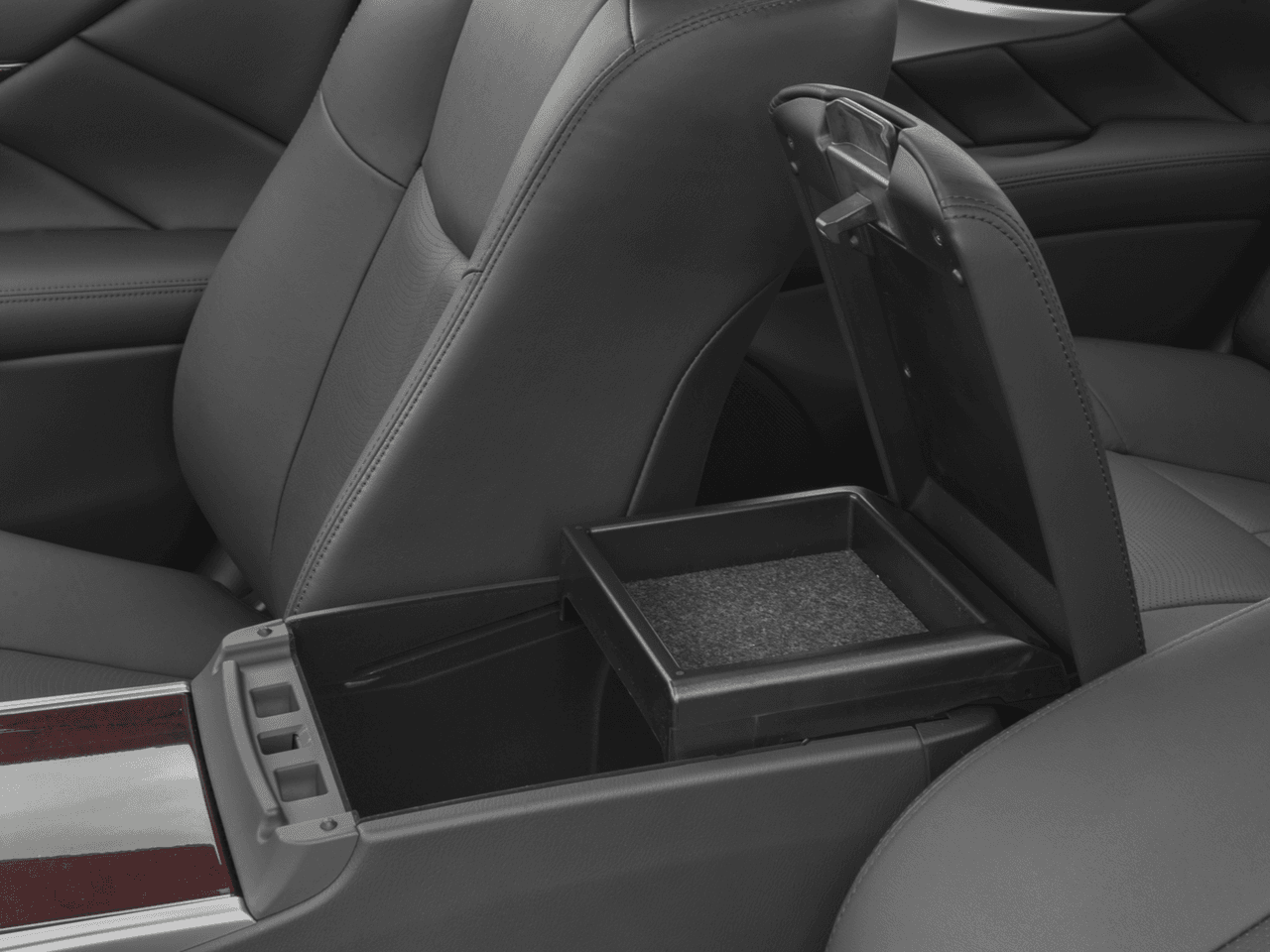 2018 INFINITI Q70 Hybrid LUXE - Interior Center Storage Console