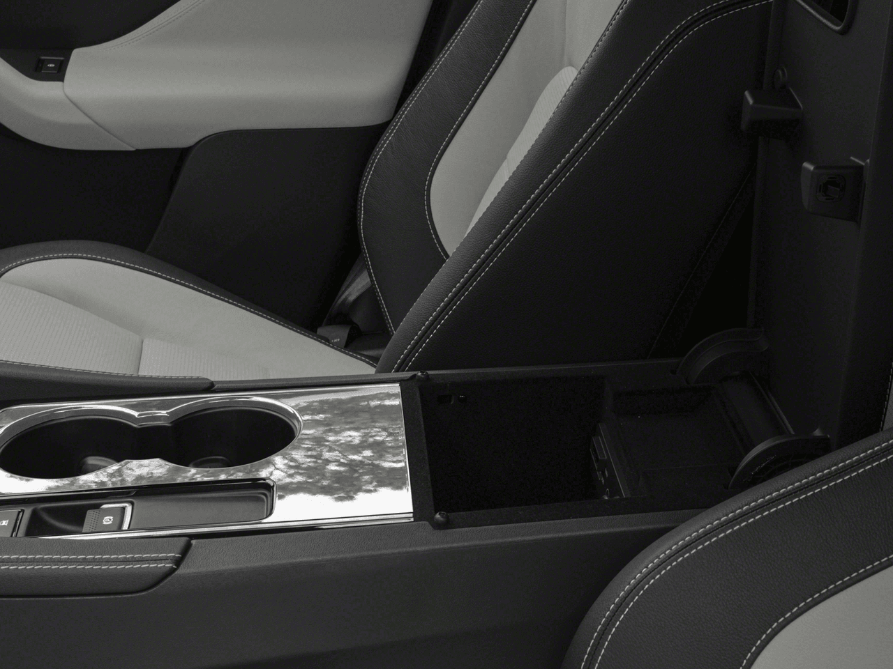 2018 Jaguar F-PACE 20d R-Sport - Interior Center Storage Console