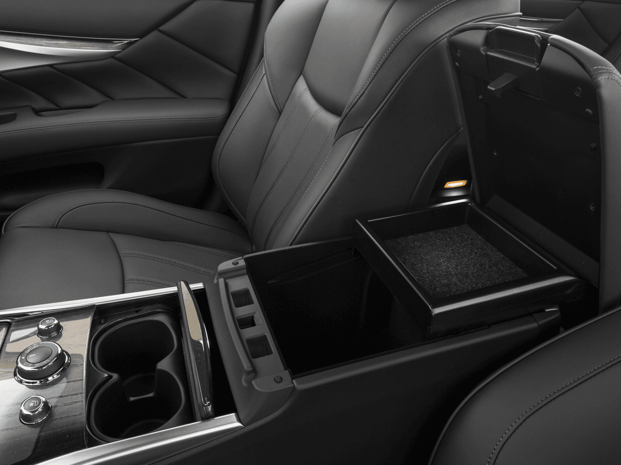 2018 INFINITI Q70L 5.6 LUXE - Interior Center Storage Console