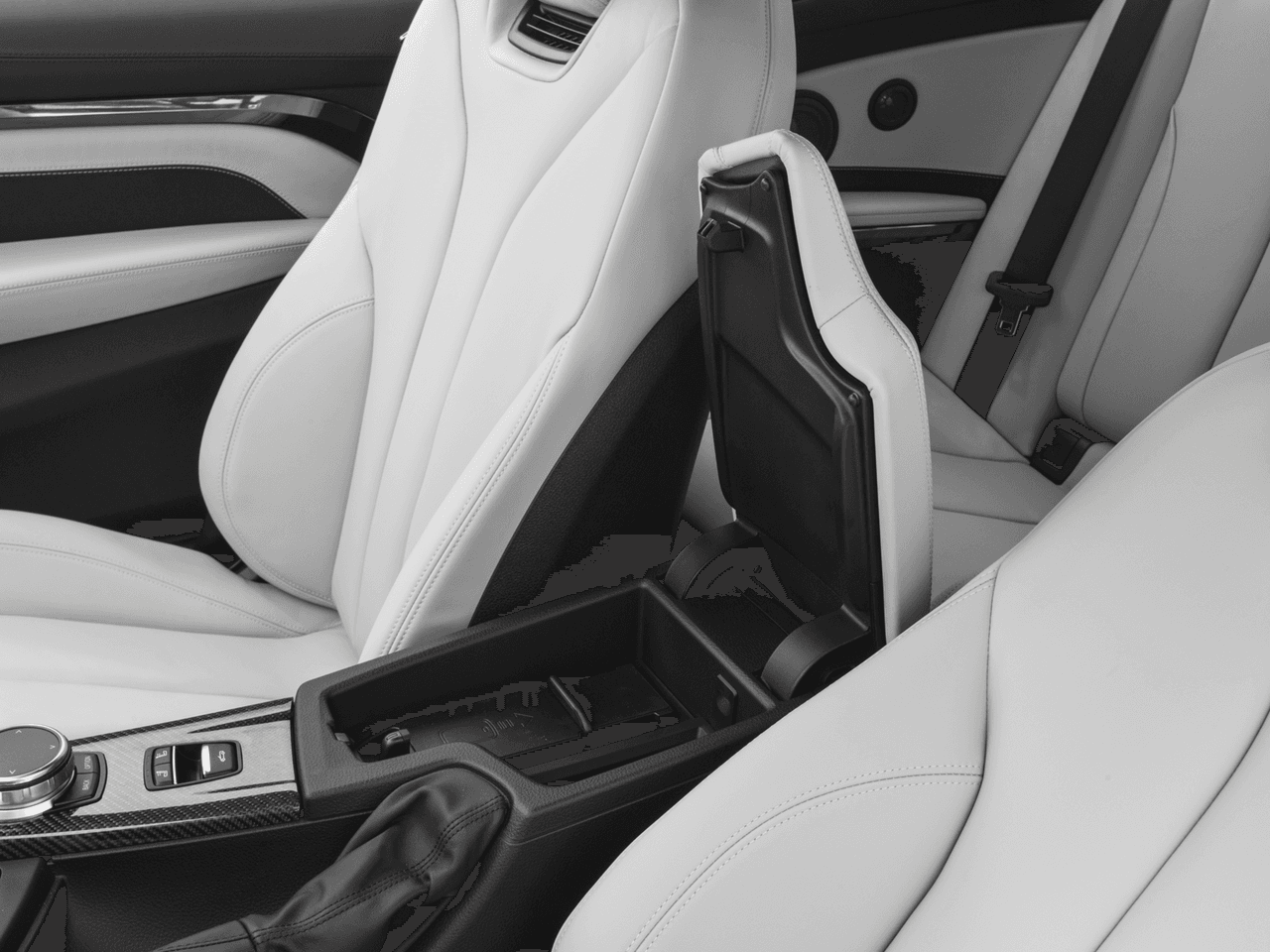 2018 BMW M4  - Interior Center Storage Console