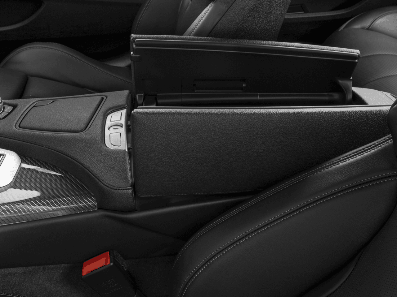 2018 BMW M6  - Interior Center Storage Console