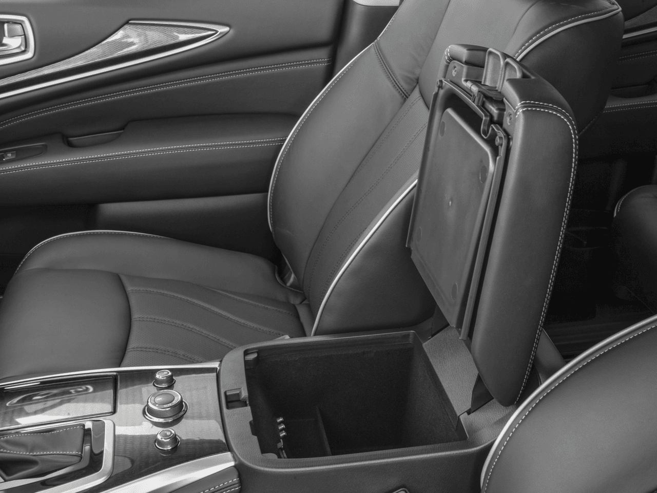 2018 INFINITI QX60  - Interior Center Storage Console