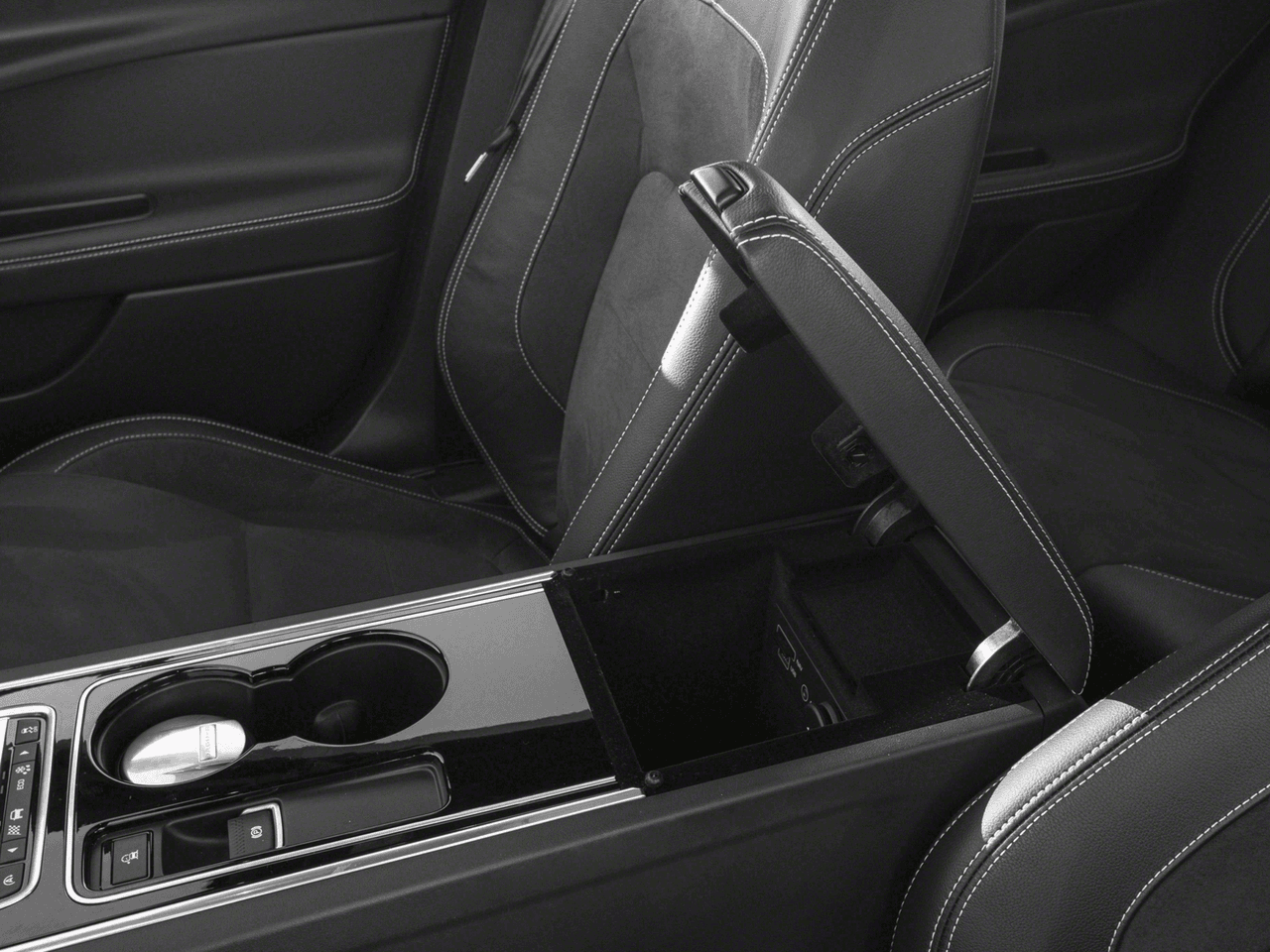 2018 Jaguar XE S - Interior Center Storage Console