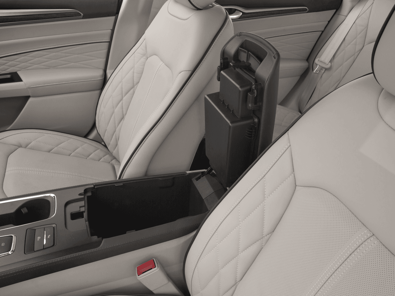 2018 Ford Fusion Platinum FWD - Interior Center Storage Console