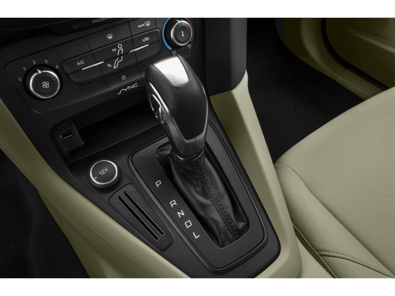 2018 Ford Focus S Sedan - Interior Gear Shift Feature