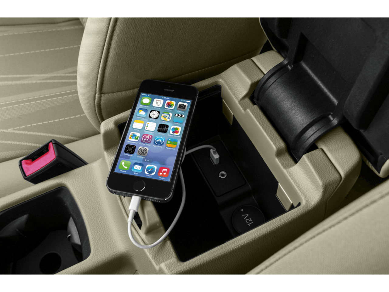 2018 Ford Focus SEL Sedan - Interior iPod/MP3 Dock with Player
