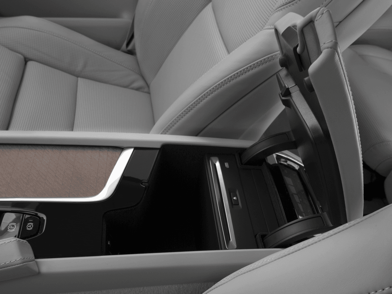 2018 Volvo XC90 Inscription - Interior Center Storage Console