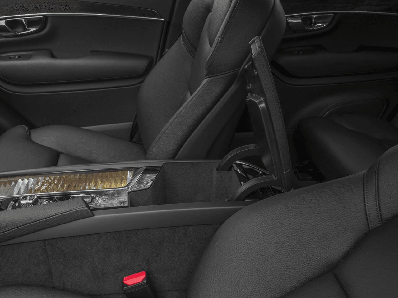 2018 Volvo XC90 Momentum - Interior Center Storage Console