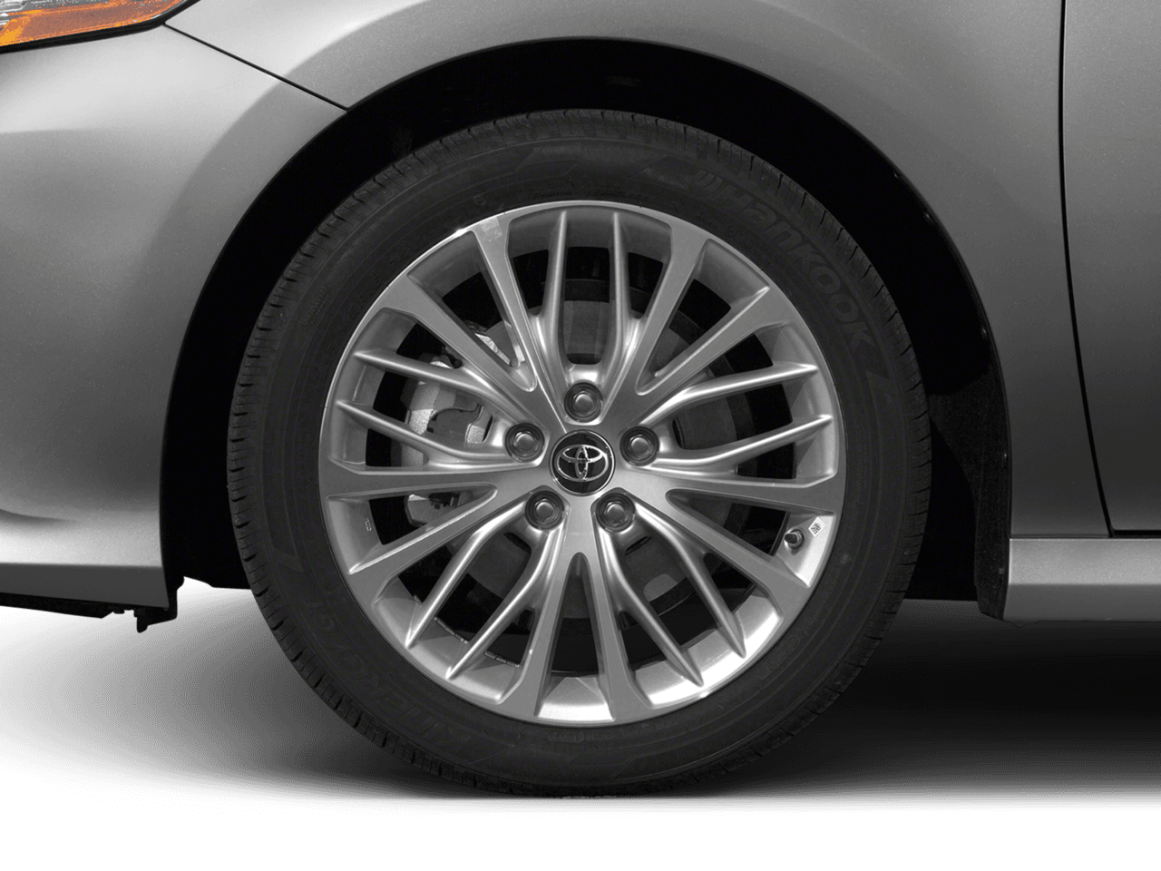 2018 Toyota Camry Hybrid XLE - Interior Wheel