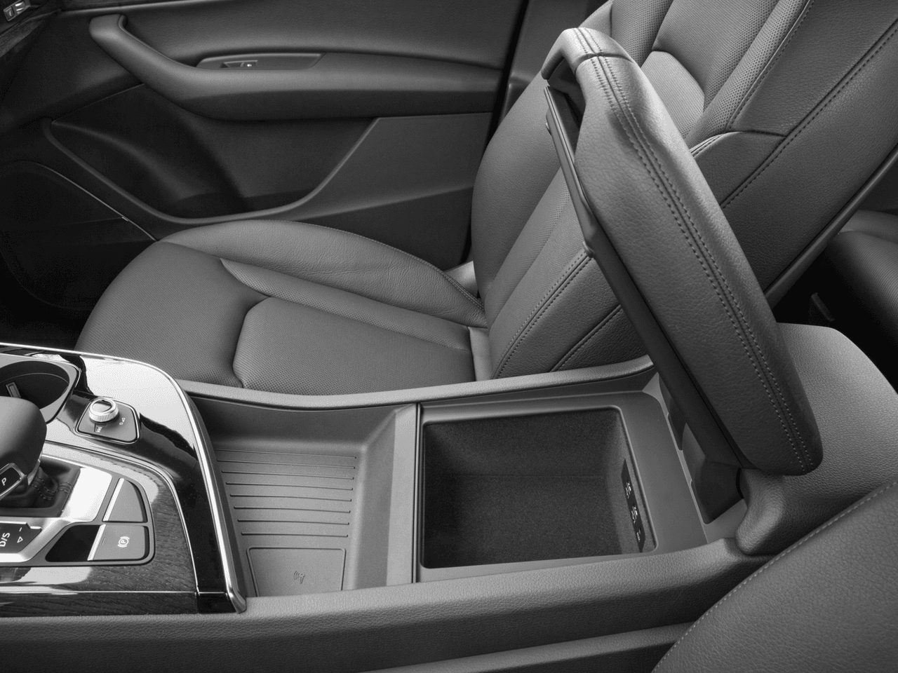 2018 Audi Q7 Prestige - Interior Center Storage Console