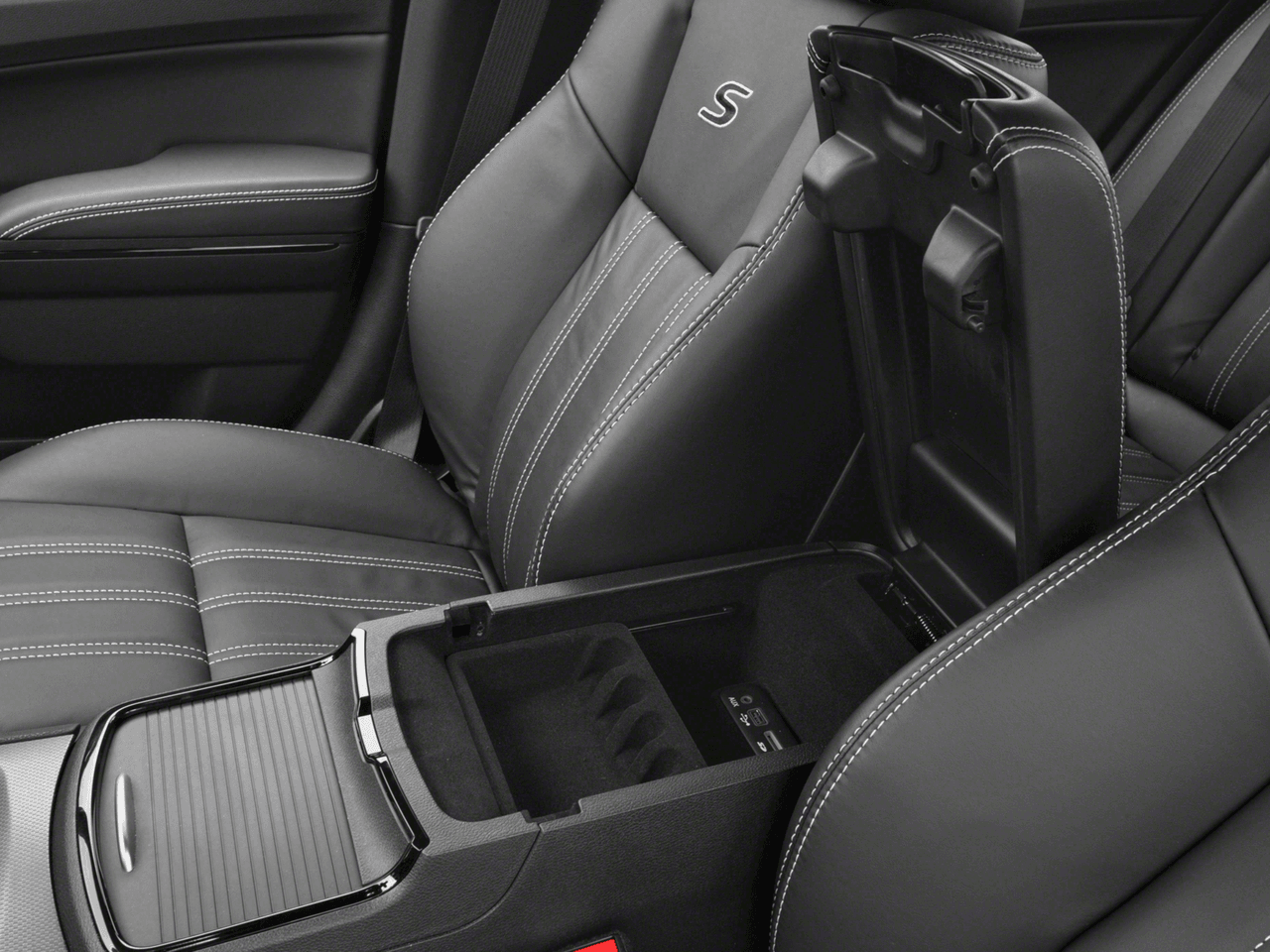 2018 Chrysler 300 300S - Interior Center Storage Console