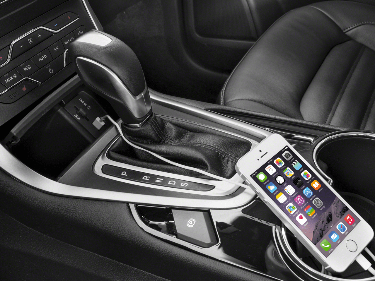 2018 Ford Edge SEL AWD - Interior iPod/MP3 Dock with Player