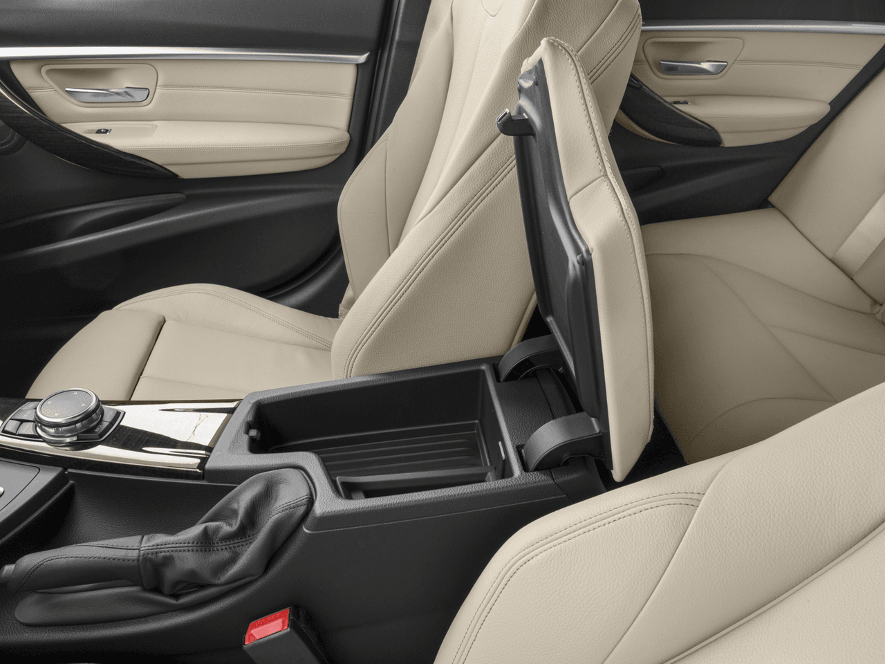 2018 BMW 3 Series 340i - Interior Center Storage Console