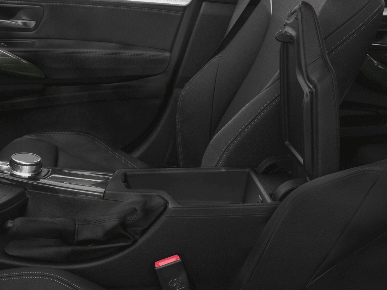 2018 BMW 3 Series 340i xDrive - Interior Center Storage Console