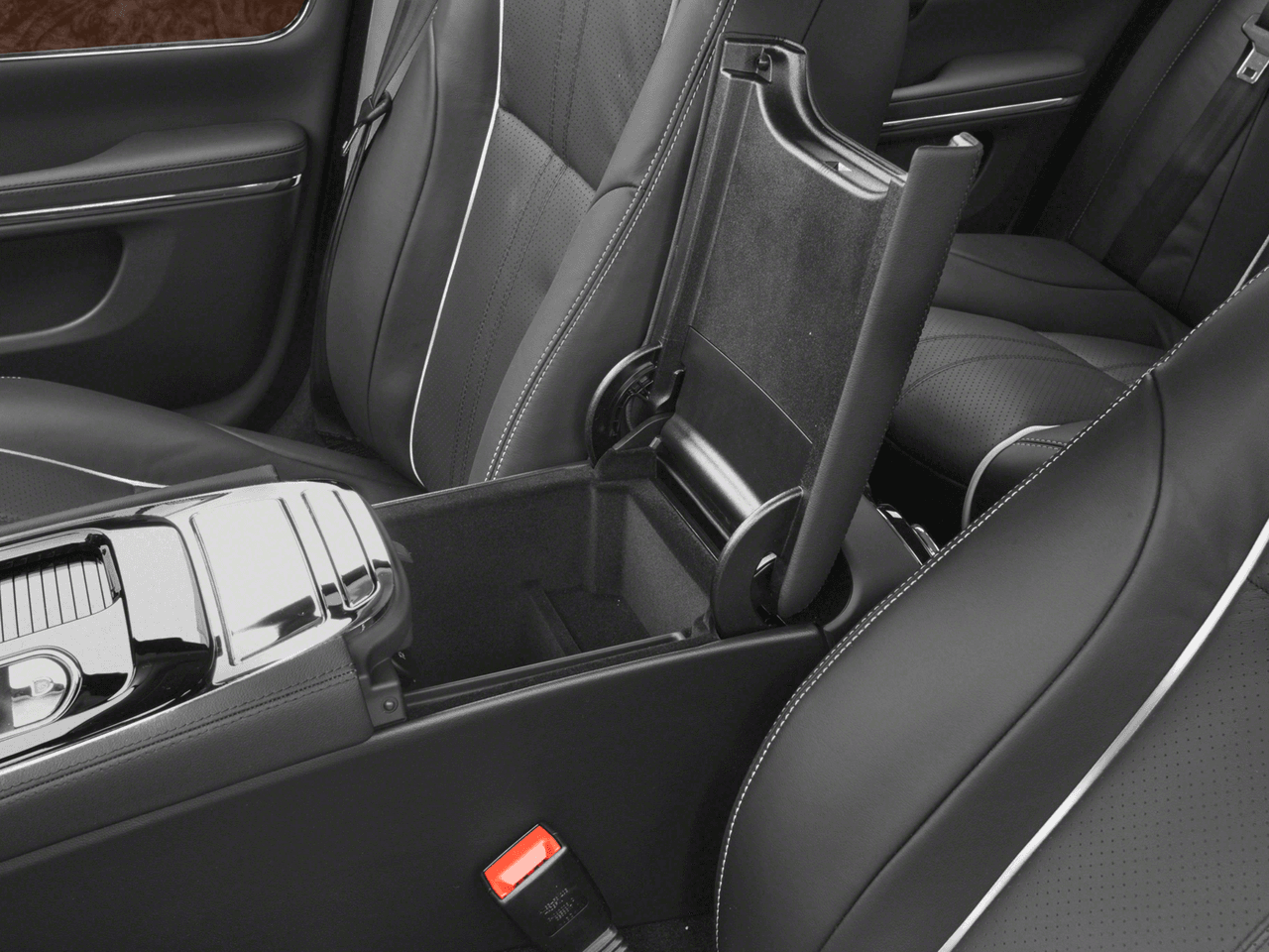 2018 Jaguar XJ XJ R-Sport - Interior Center Storage Console