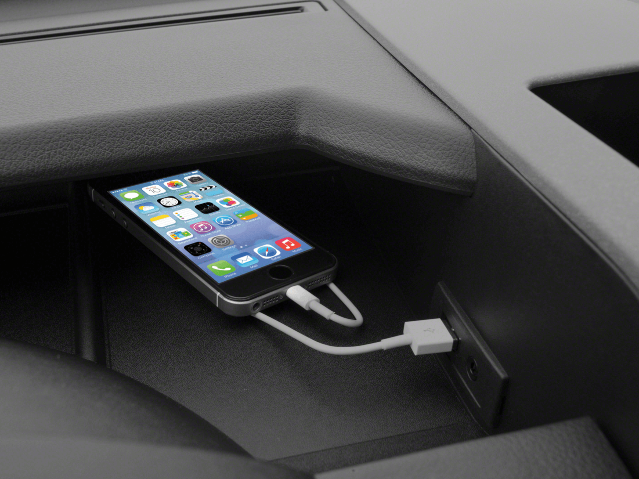 2018 Mercedes-Benz Sprinter Cargo Van  - Interior iPod/MP3 Dock with Player