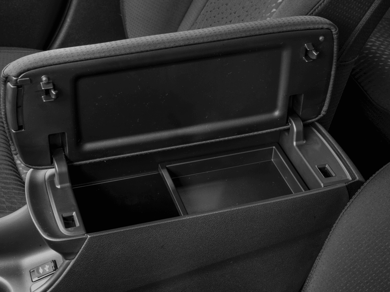 2018 Toyota Prius Two Eco - Interior Center Storage Console