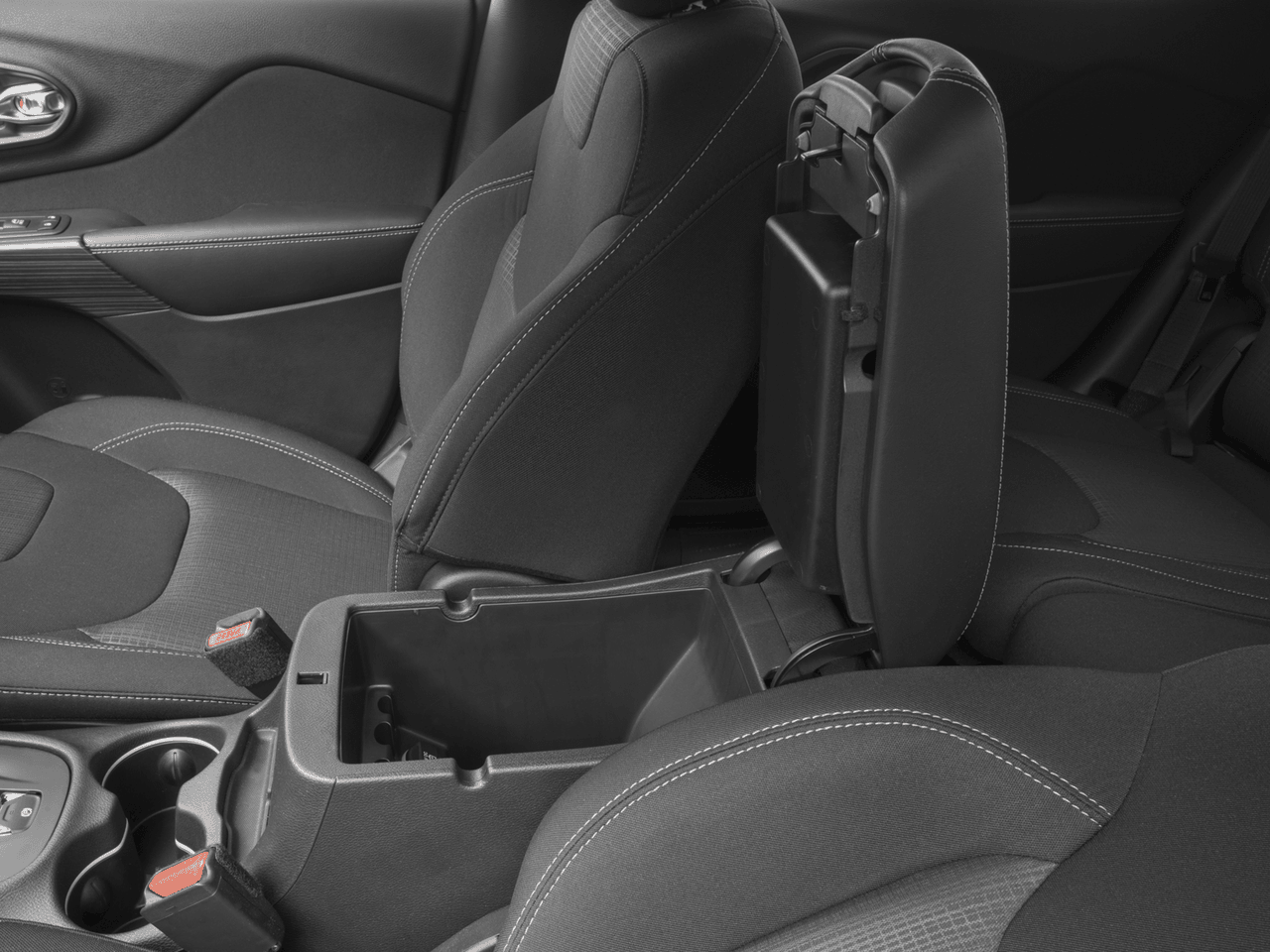 2018 Jeep Cherokee Latitude Tech Connect - Interior Center Storage Console