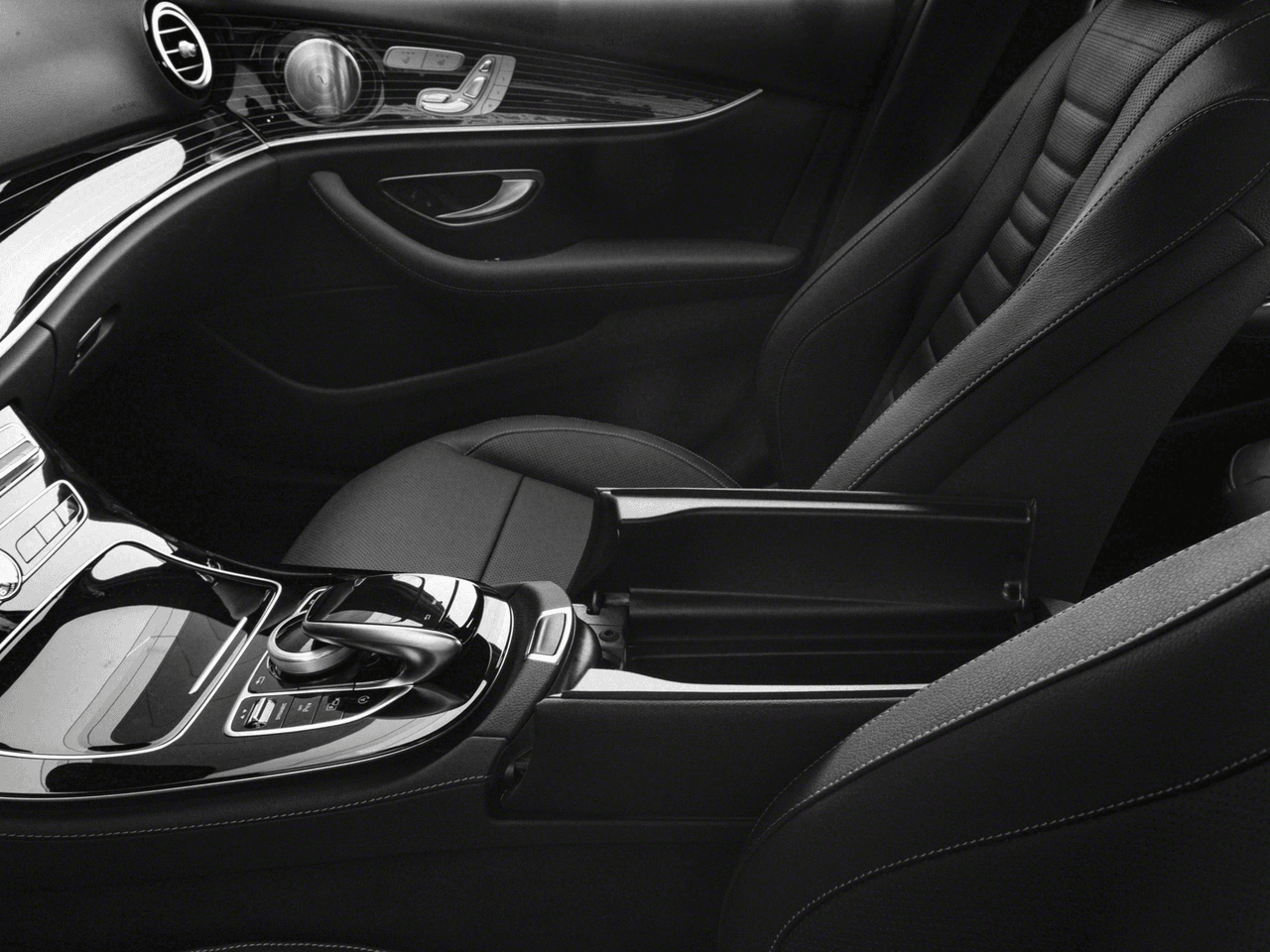 2018 Mercedes-Benz E-Class E 400 - Interior Center Storage Console