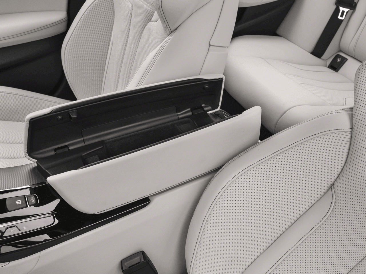 2018 BMW M5  - Interior Center Storage Console