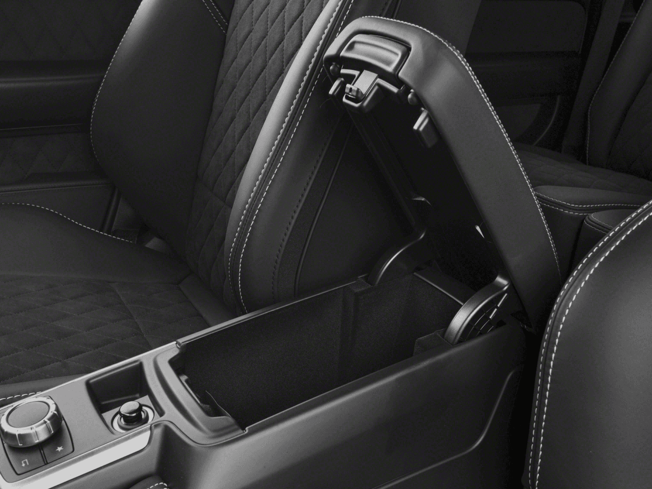 2018 Mercedes-Benz G-Class G 550 4x4 Squared - Interior Center Storage Console