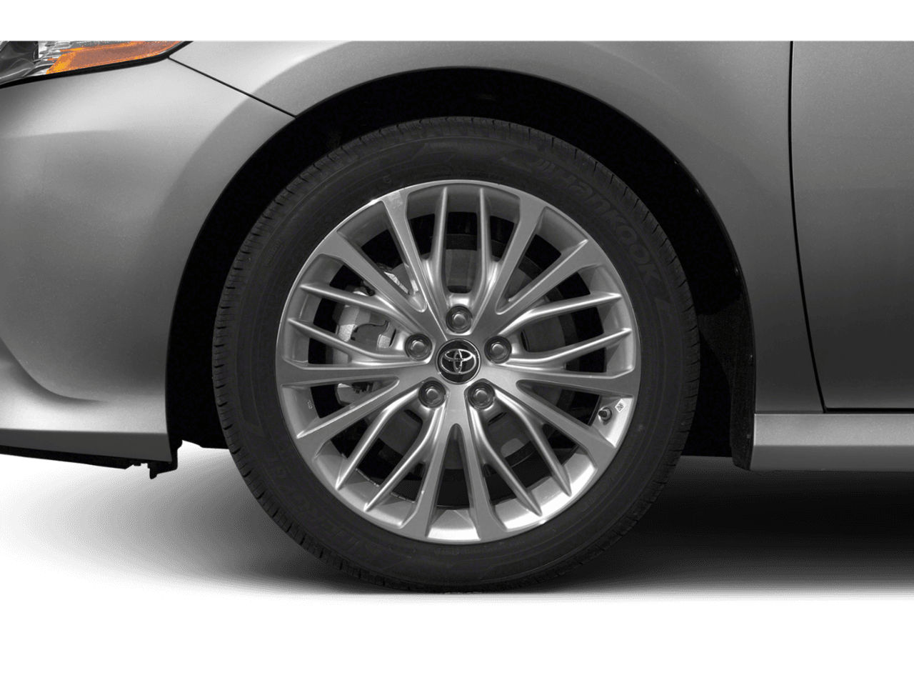 2020 Toyota Camry Hybrid SE - Interior Wheel