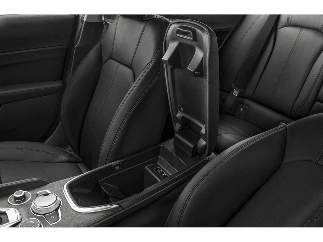 2020 Alfa Romeo Giulia Ti - Interior Center Storage Console