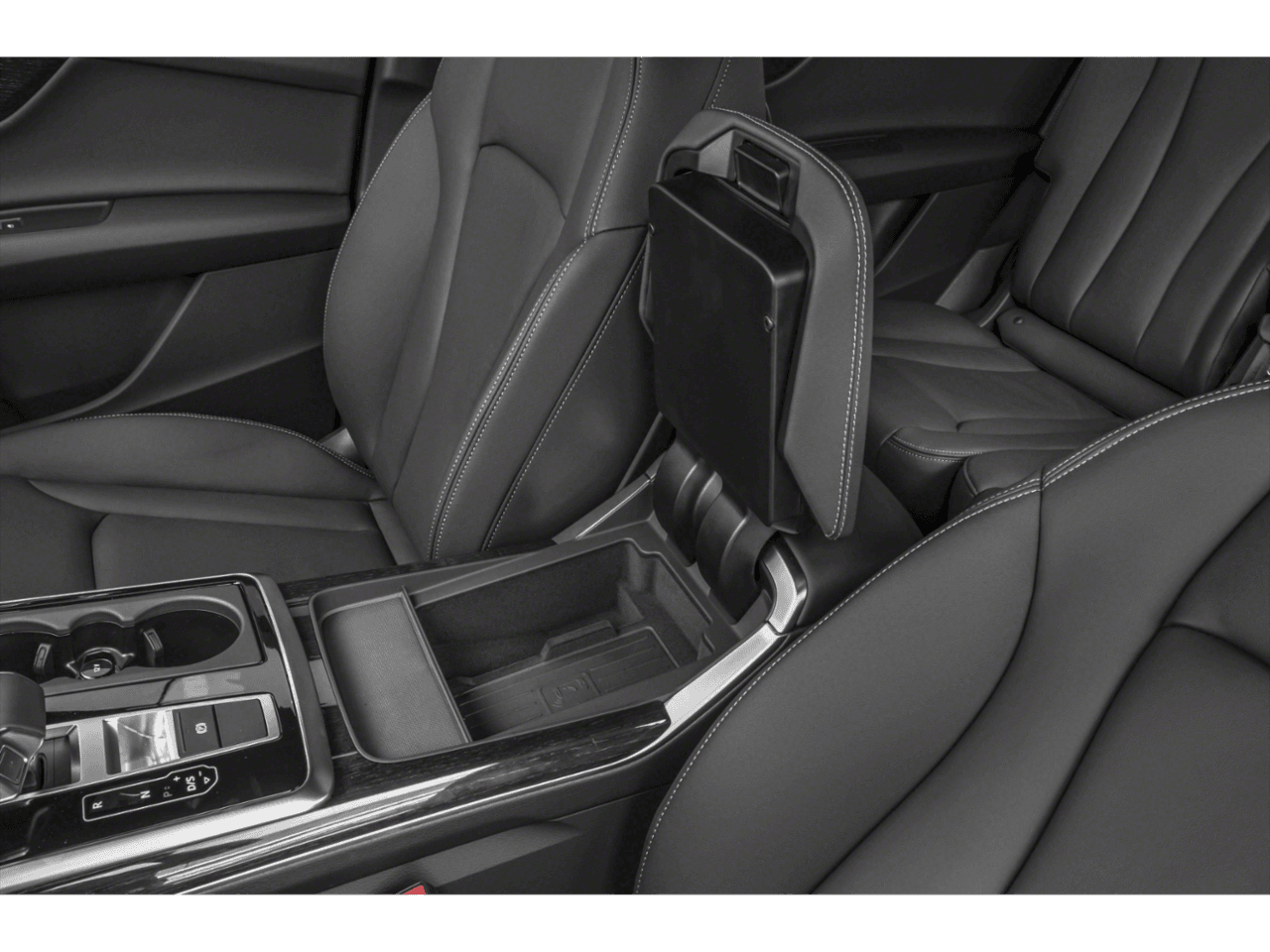 2025 Audi Q7 Premium - Interior Center Storage Console